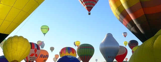 hot-air-ballooning-590123_640